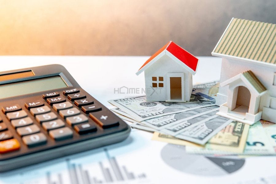 Gia đình nhận chìa khóa nhà, minh họa kinh nghiệm vay ngân hàng mua nhà thành công.