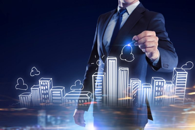 Nhà đầu tư mới đang phân tích mô hình bất động sản để lập kế hoạch đầu tư hiệu quả.